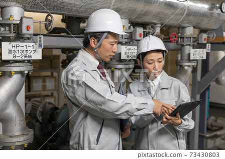 培訓OJT，教在工廠進行設備維護的工人 73430803