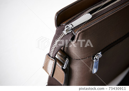 Zipper on the bag 73430911