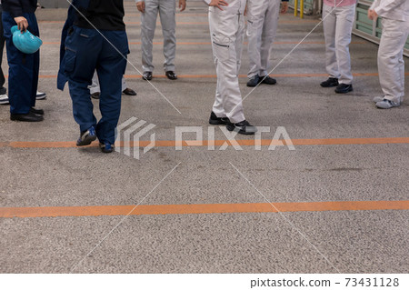 People working in the factory 73431128