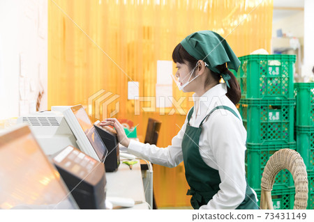 超市後面的人收貨 超市後面的人收貨 73431149