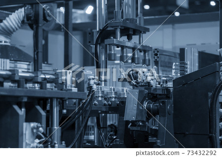 The preform shape of PET bottle in the blowing mold machine. The preform shape of PET bottle in the blowing mold machine. 73432292