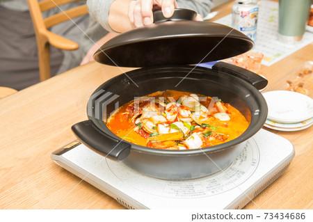 Gejang (blue crab kimchi) pot 73434686