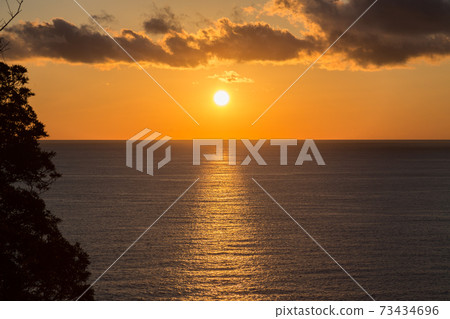 Sunset over the horizon 73434696