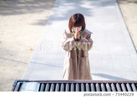 阿拉福家庭主婦一起祈禱 阿拉福家庭主婦一起祈禱 73440229