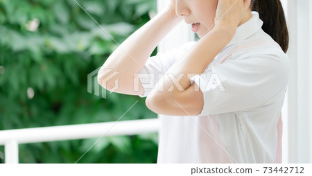 A woman in a nursing career 73442712