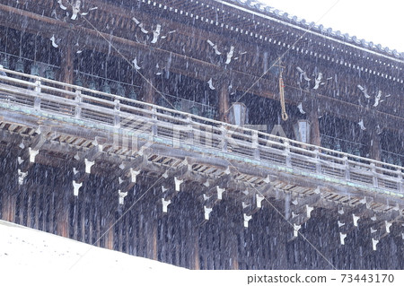 Todaiji Nigatsudo Corridor that can withstand the wind and snow Todaiji Nigatsudo Corridor that can withstand the wind and snow 73443170