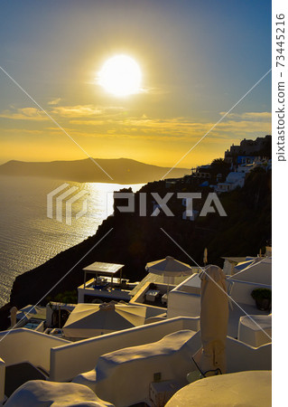[Greece] Evening view of Santorini 73445216