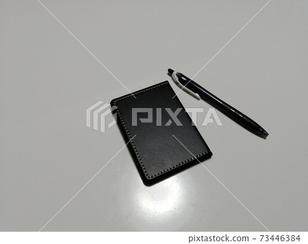 工作中使用的記事本和圓珠筆 工作中使用的記事本和圓珠筆 73446384