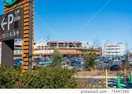 Shopping mall entrance 73447269