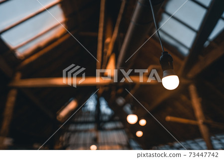 A light bulb in a coffee shop 73447742