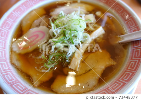簡單的拉麵,中國傳統蕎麥麵 簡單的拉麵,中國傳統蕎麥麵 73448377