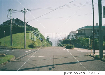 Wide road leading to the sea 73448510