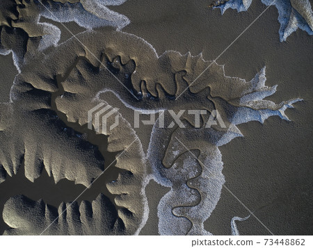 A picture drawn on the shore 73448862