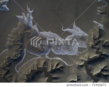 A picture drawn on the shore 73448871