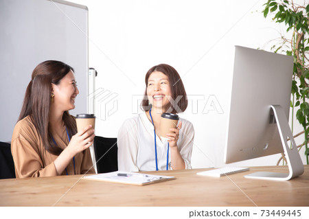 Break time business woman Break time business woman 73449445