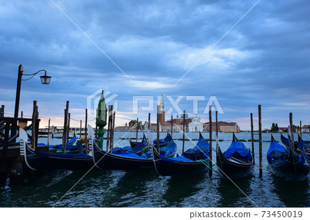 [Italy] Morning along the coast of Venice 73450019