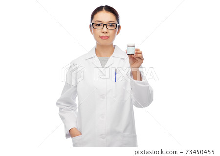 asian female doctor or nurse with medicine asian female doctor or nurse with medicine 73450455