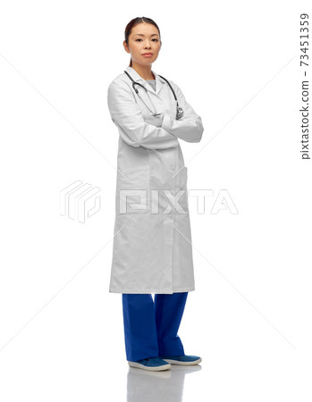 asian female doctor in white coat asian female doctor in white coat 73451359