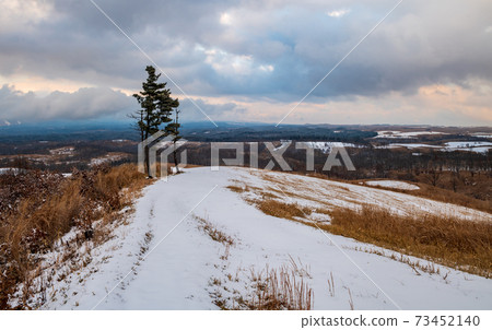 押戶石山冬天的景色與冬天的雪 押戶石山冬天的景色與冬天的雪 73452140