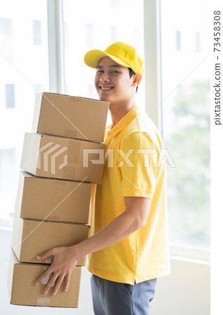 Delivery man 73458308
