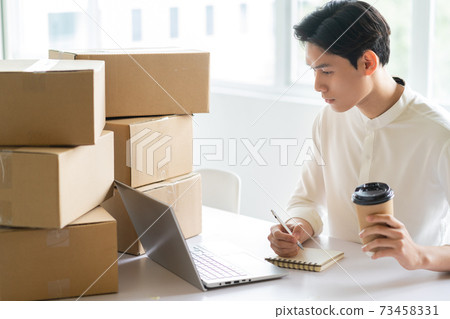 Businessman working Businessman working 73458331