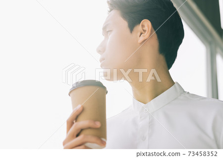 Businessman thinking 73458352