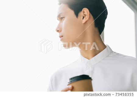 Businessman thinking 73458355