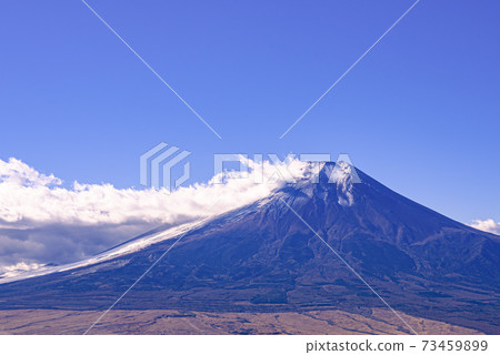 Mt. Fuji with snow makeup (from Mt. Shakushi) Mt. Fuji with snow makeup (from Mt. Shakushi) 73459899