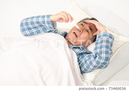 老人用床測量溫度 73460036