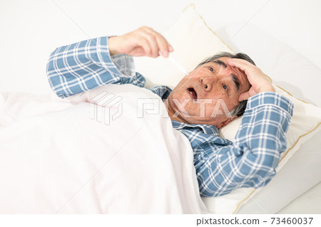 老人用床測量溫度 73460037
