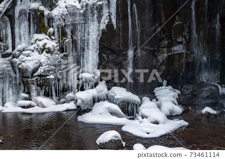 Natural winter scenery of Kamitsue Village, Oita Prefecture in winter Natural winter scenery of Kamitsue Village, Oita Prefecture in winter 73461114