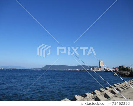 Shikoku leisurely fishing scenery in Setouchi, two rods 73462233