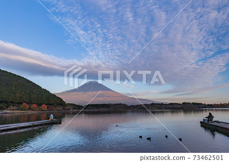 (Shizuoka Prefecture) Mt. Fuji evening view from Lake Tanuki (Shizuoka Prefecture) Mt. Fuji evening view from Lake Tanuki 73462501