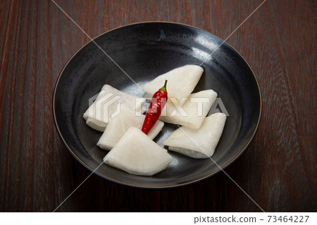 Senmaizuke of radish 73464227