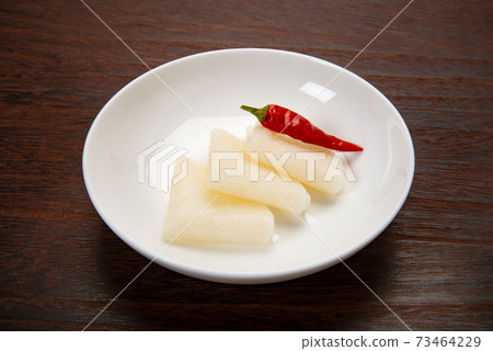 Senmaizuke of radish 73464229