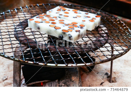 Mamemochi charcoal grilled in the hearth Mamemochi charcoal grilled in the hearth 73464879