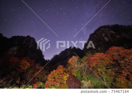 Starry sky seen from Shinyaba Gorge and Shinyaba Gorge in autumn 73467184