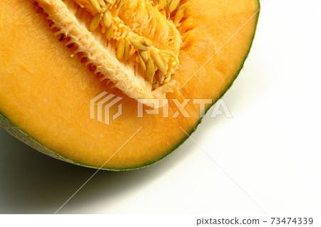Half melon 73474339