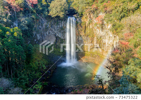 Gorogataki Falls and Rainbow in Autumn, Kamimashiki District, Kumamoto Prefecture Gorogataki Falls and Rainbow in Autumn, Kamimashiki District, Kumamoto Prefecture 73475322