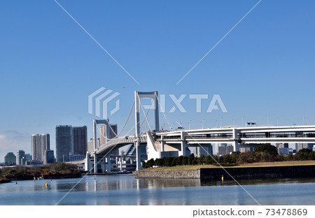 從Daiba公園看見的彩虹橋 從Daiba公園看見的彩虹橋 73478869