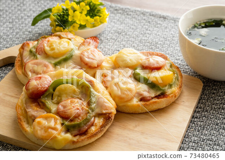 Pizza with muffins 73480465