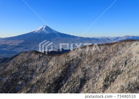 在嚴冬從光遠鄉看富士山 73480510