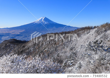在嚴冬從光遠鄉看富士山 73480532