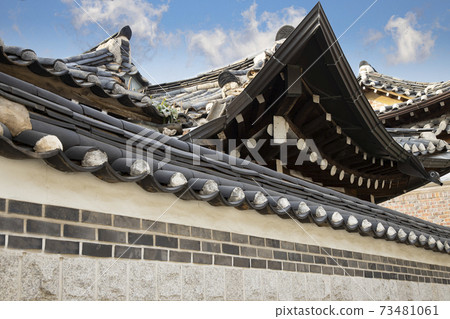 The roof of the Hanok where the ugly climbed The roof of the Hanok where the ugly climbed 73481061