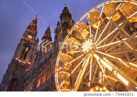 Sunset at Vienna City Hall 73481851