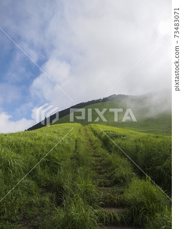 夏季有云的Soji高原風景 夏季有云的Soji高原風景 73483071