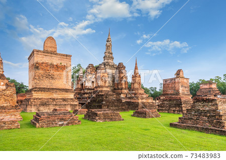 Ancient pagoda and monastery complex at Wat Mahathat temple, Sukhothai Historical Park, Thailand Ancient pagoda and monastery complex at Wat Mahathat temple, Sukhothai Historical Park, Thailand 73483983