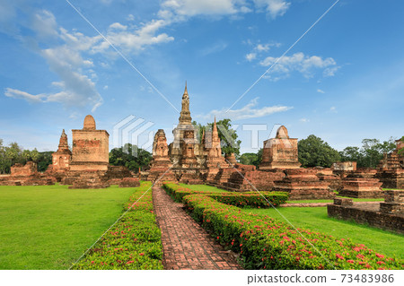 Ancient pagoda and monastery complex at Wat Mahathat temple, Sukhothai Historical Park, Thailand Ancient pagoda and monastery complex at Wat Mahathat temple, Sukhothai Historical Park, Thailand 73483986
