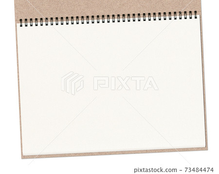 帶有白色背景的素描本可以垂直和水平自由使用。 帶有白色背景的素描本可以垂直和水平自由使用。 73484474