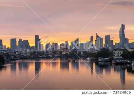 Bangkok city center financial business district, waterfront cityscape and Chao Phraya River during twilight before sunrise, Thailand 73484909
